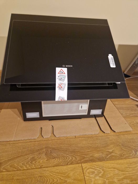 Okap kuchenny BOSCH DWK67CM60 czarne szkło