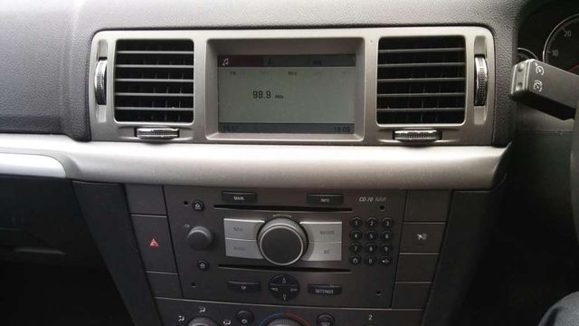 Radio CD70 NAVI kompletne z wyświetlaczem i ramką Opel Vectra C Signum