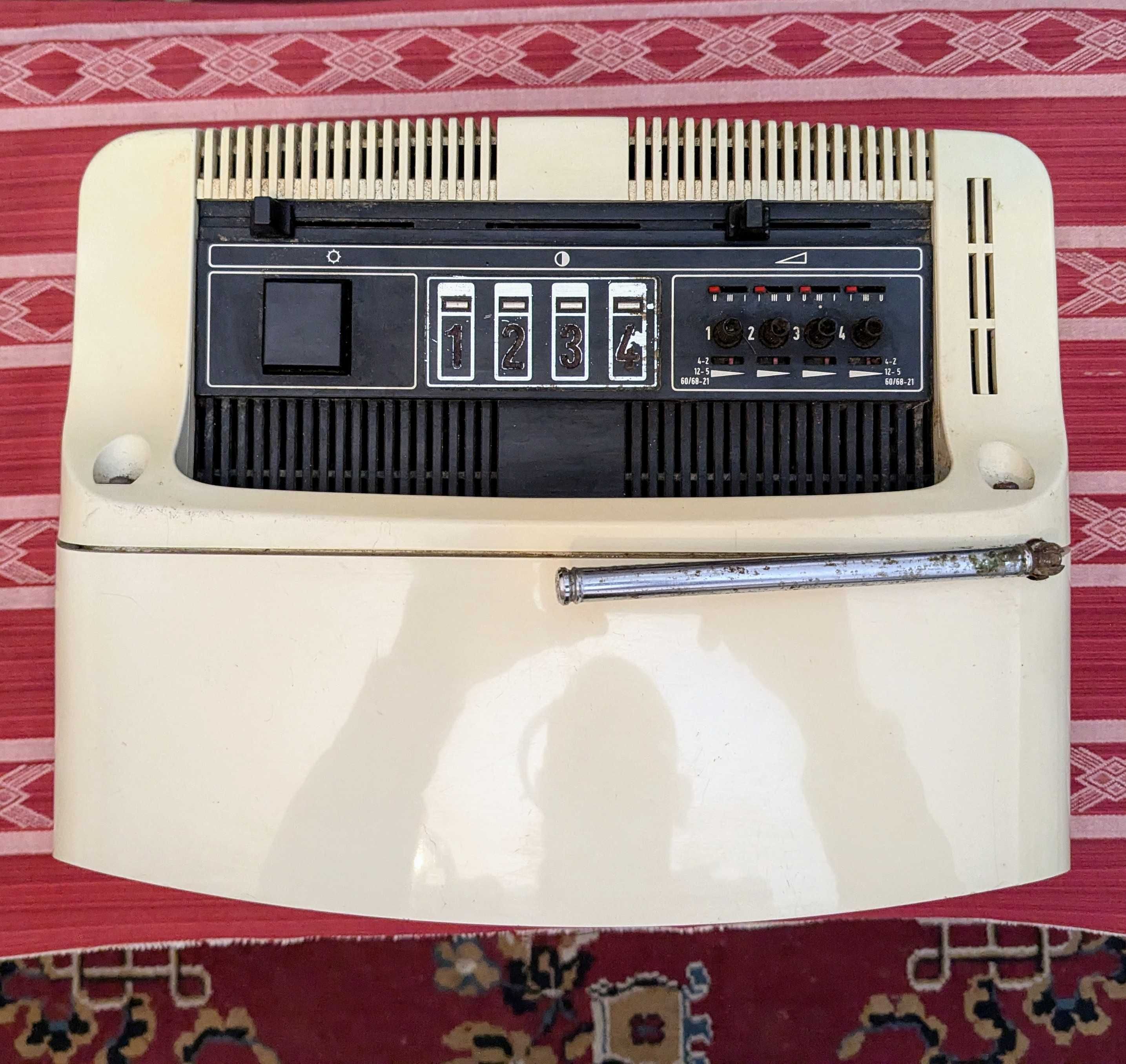 Televisão Vintage Grundig Triumph 1216 Branca - Raro e Colecionador