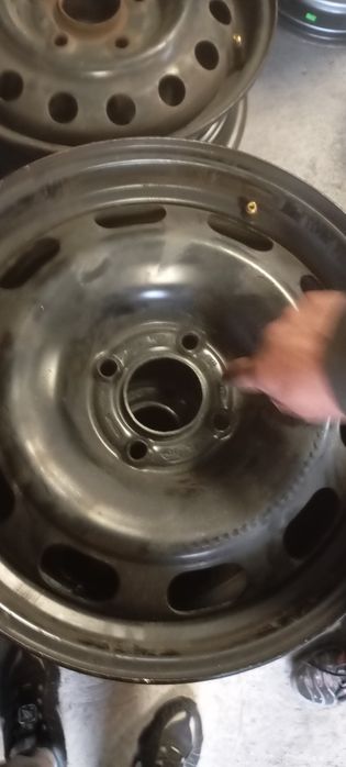 Felgi stalowe 16x6,5j 4x108 65,1 et 38