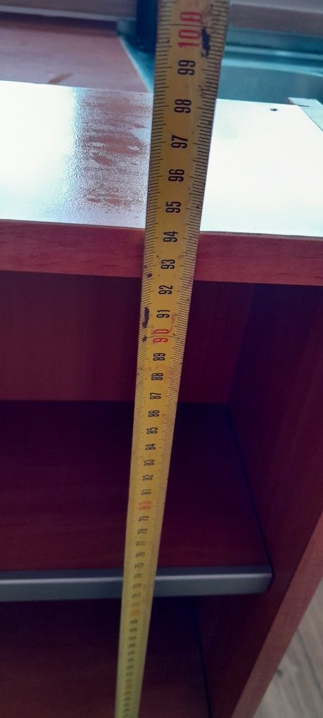 Półka zamknięta wisząca