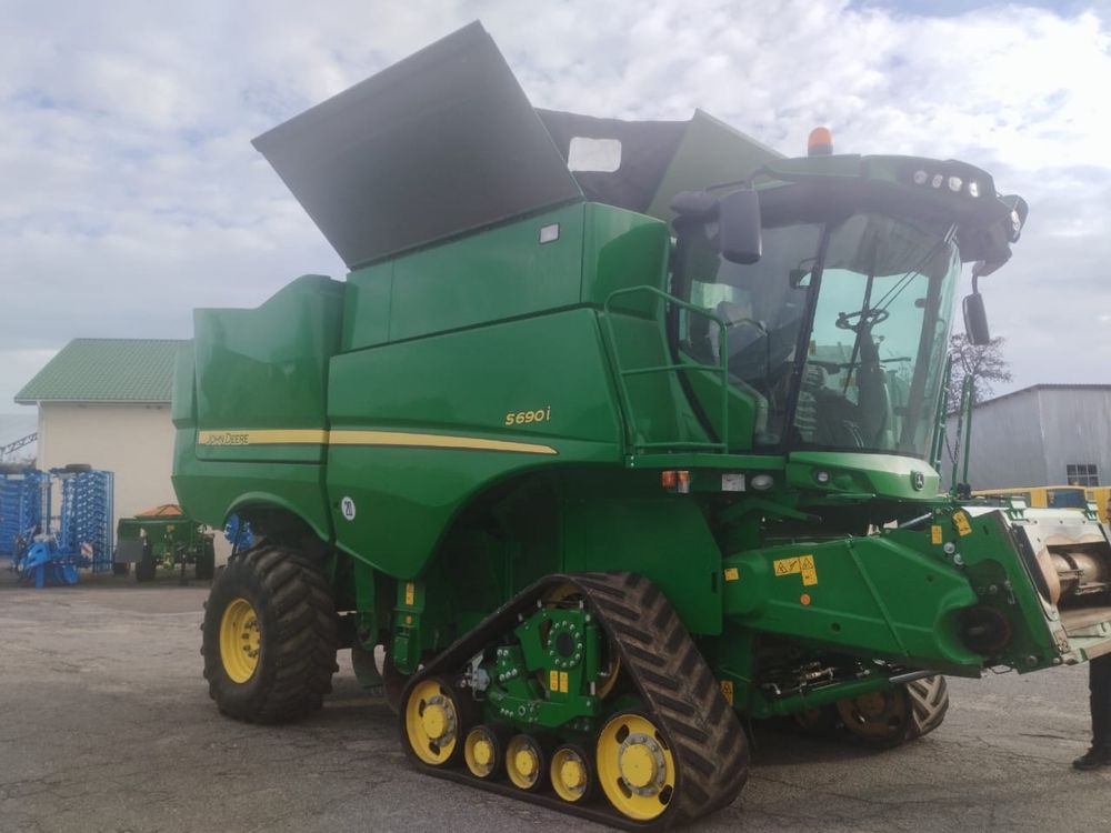 Комбайн John Deere S690i Продаж