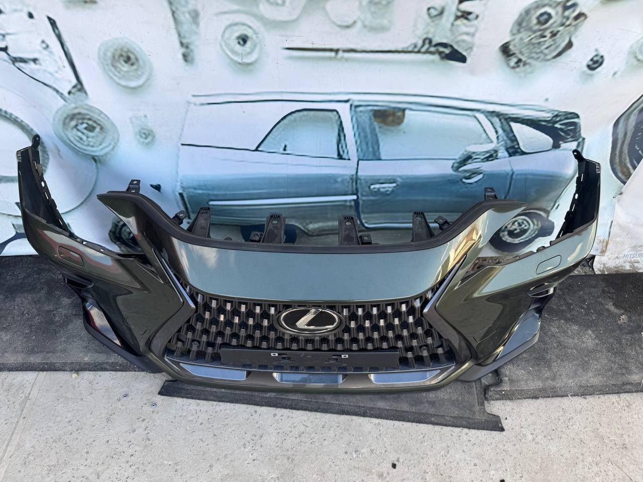 Бампер передній з камерою Lexus NX Лексус НХ 22-25 року