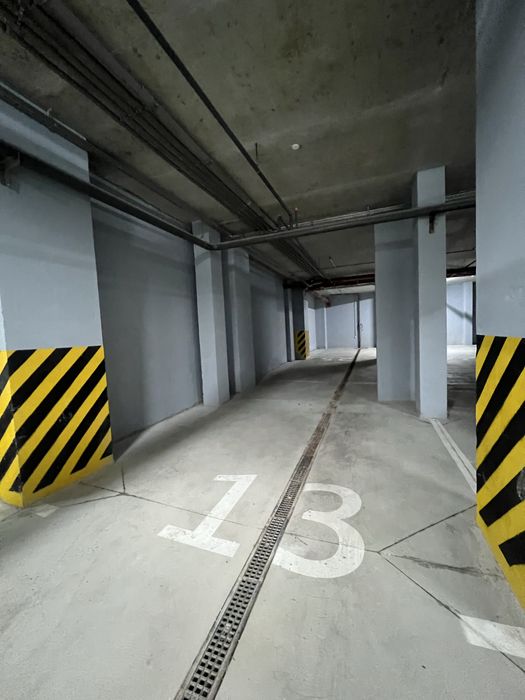 Продається паркомісце п вулиці Повітряна 78, ЖК Повітряна Hall