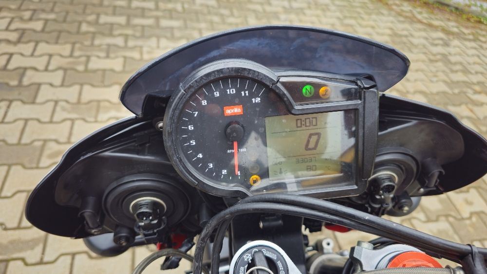 Aprilia rsv 1000 tuono