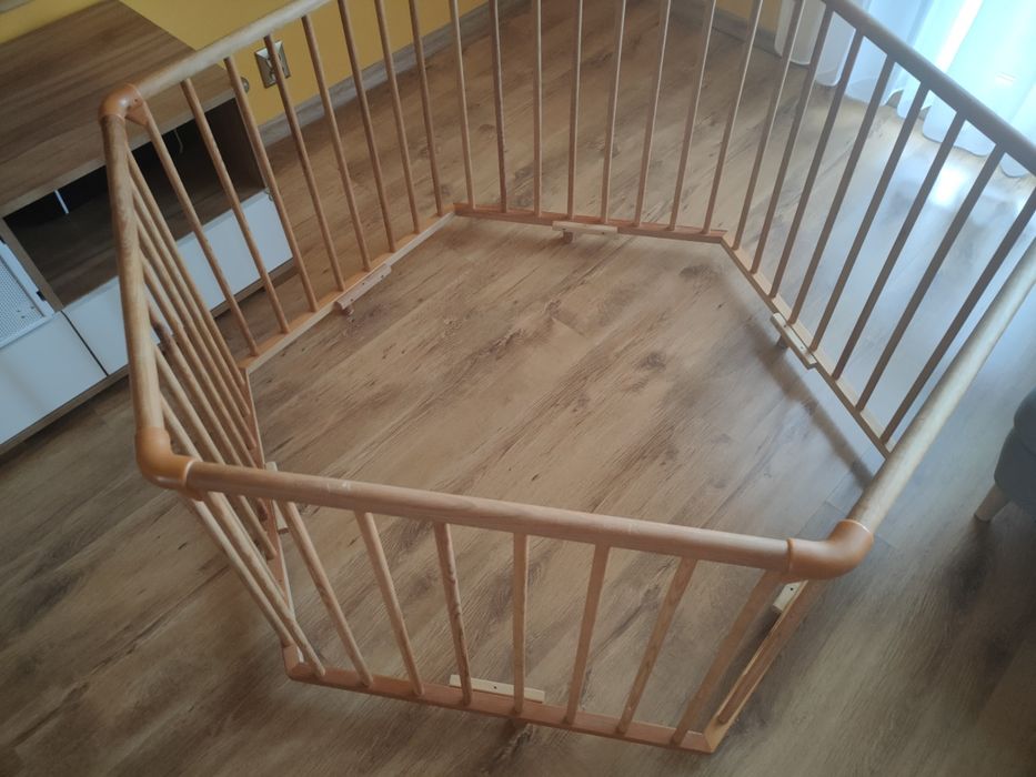 Kojec drewniany dla dziecka