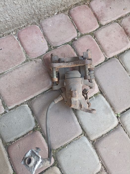 Супорт а8д2 задній лівий