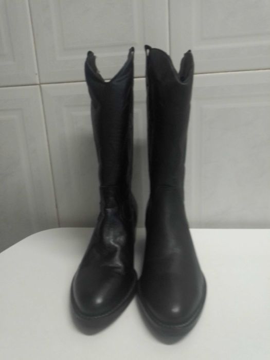 Botas pretas tamanho 39