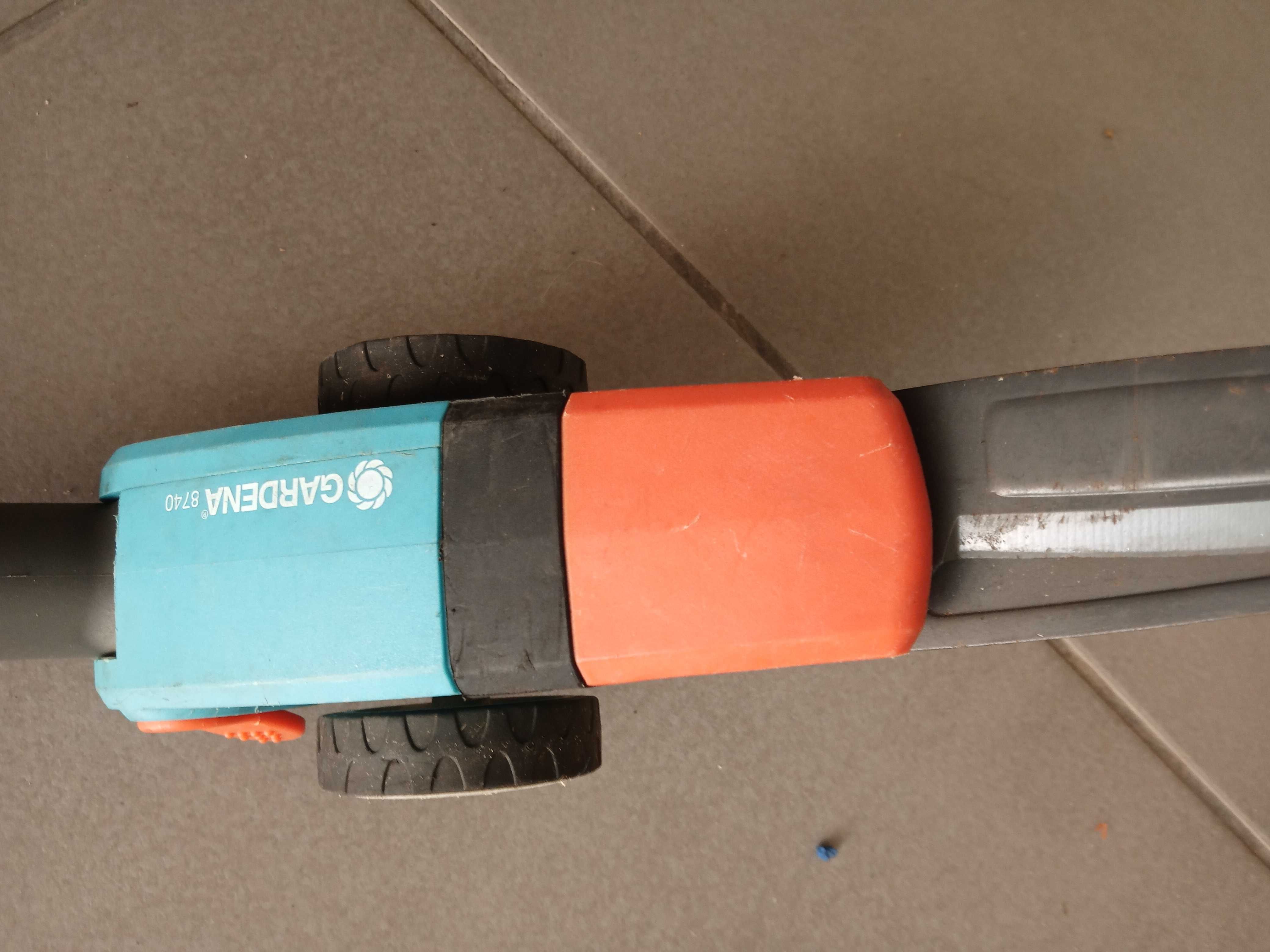 Tesoura para aparar cantos de relva GARDENA.