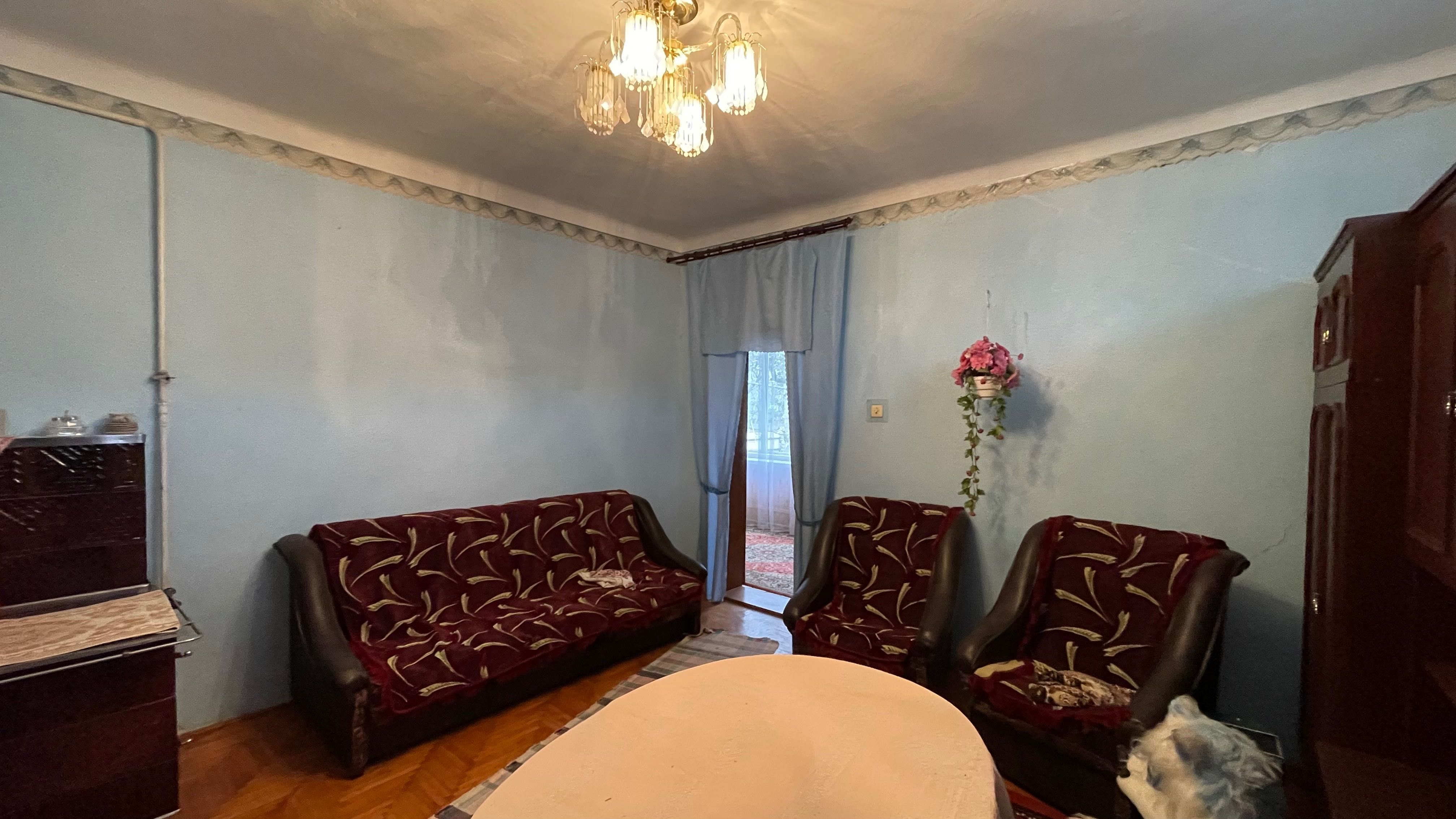 Продам будинок с. Підмихайля (біля Калуша), 15 соток, літня кухня.