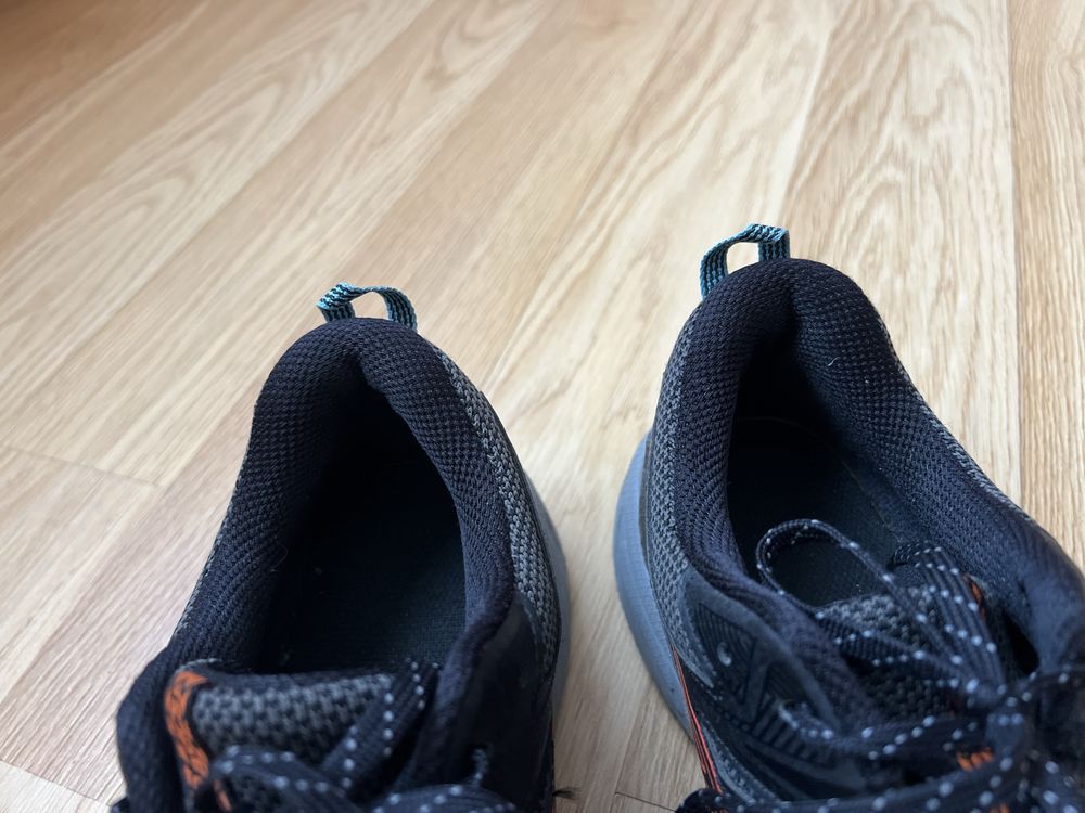 кросівки Asics орригінал( устілка 27)