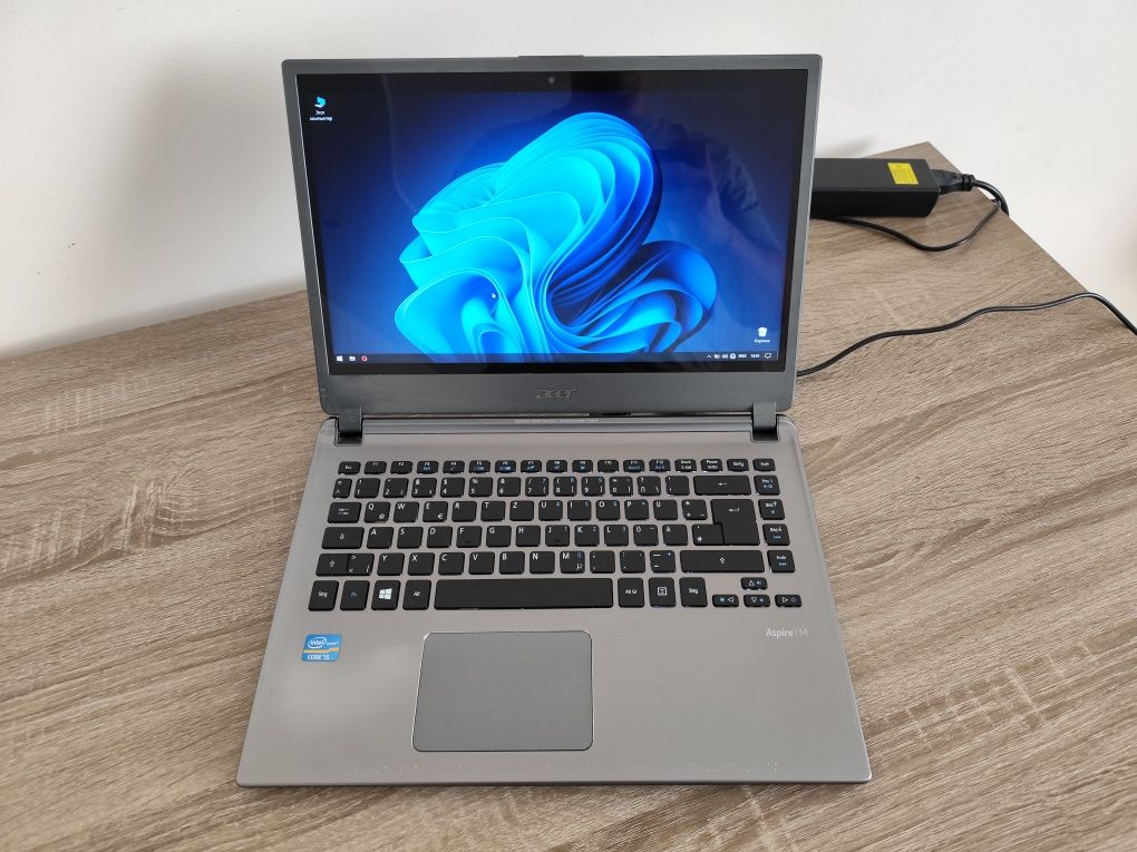 Топовий ноутбук з підсвіткою клавіатури, метал корпус! SSD, Core i5