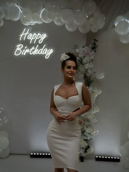 Ніжна біла сукня