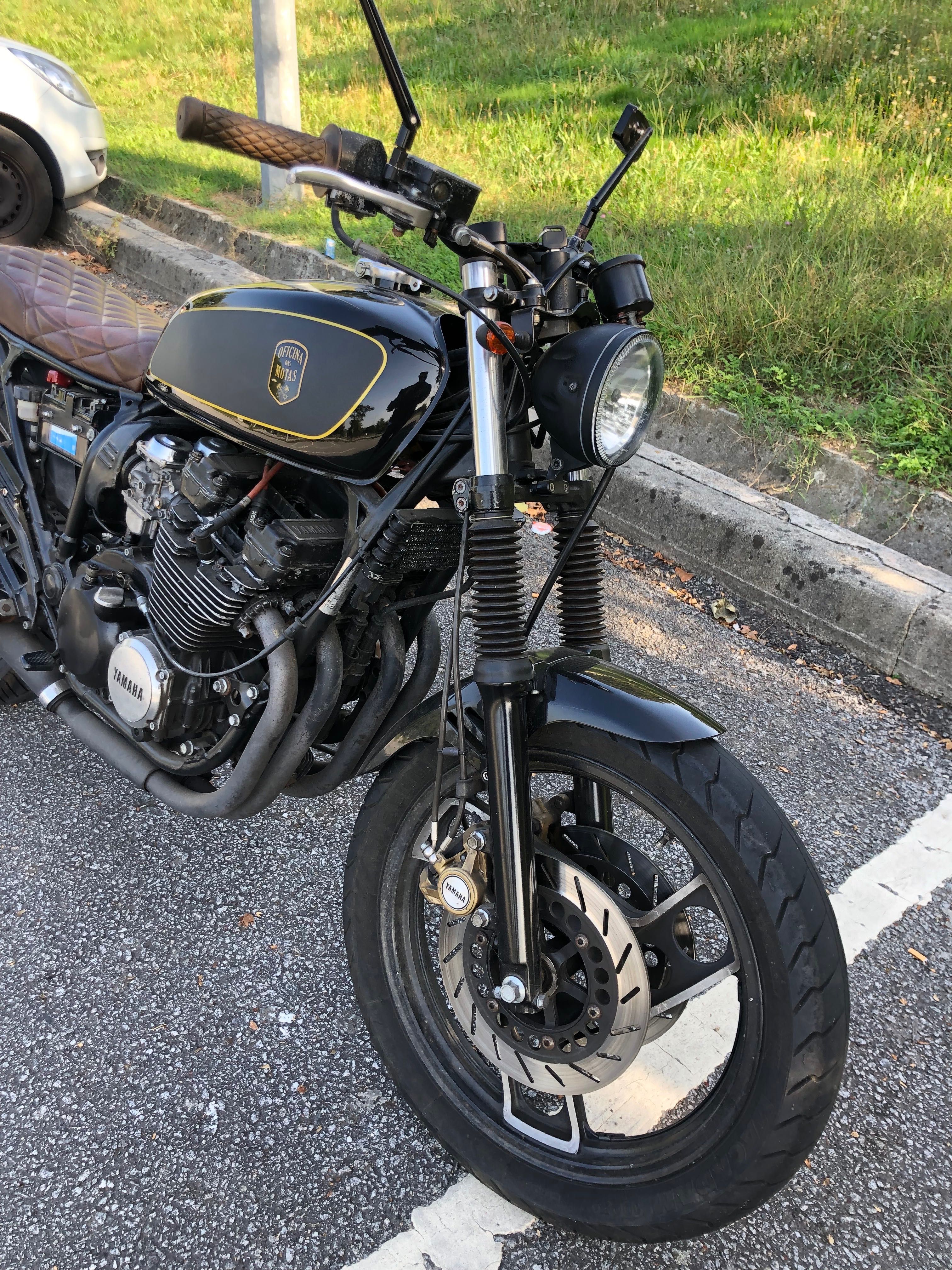 Yamaha XJ600 de 1986 - moto clássica customizada