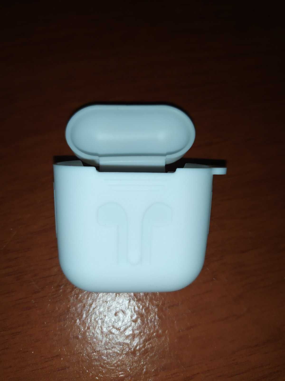 Чехол для наушников Airpods.