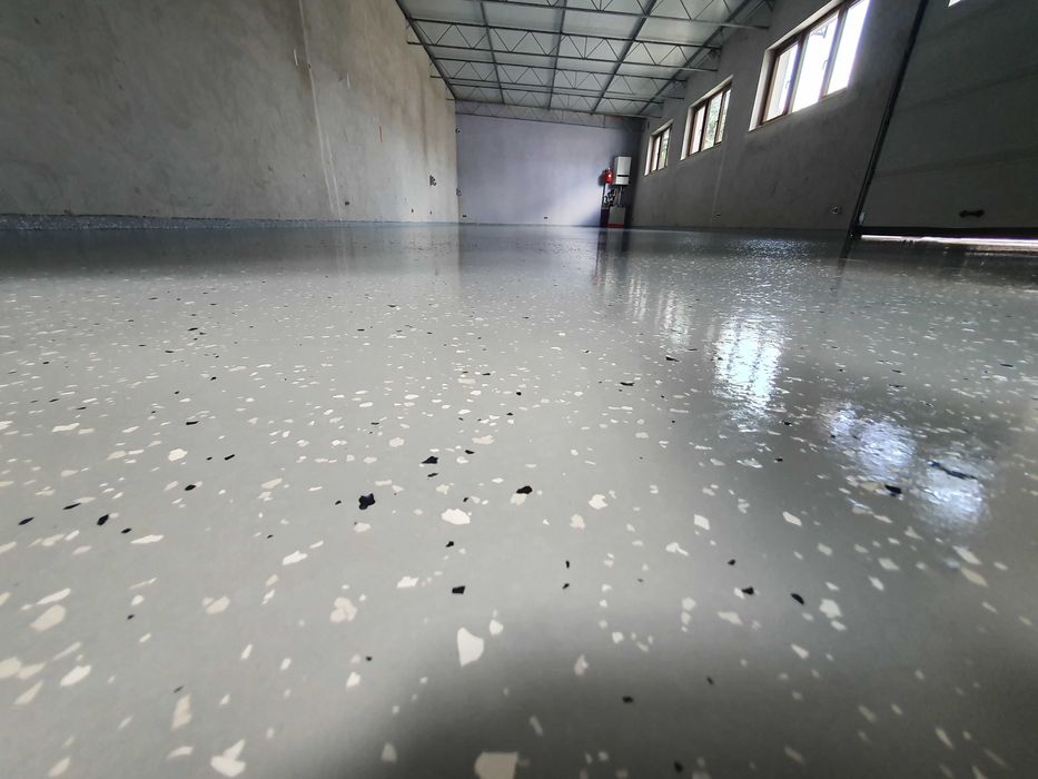 Posadzki żywiczne, izolacje balkonów, tarasów, kamienny dywan, garaże