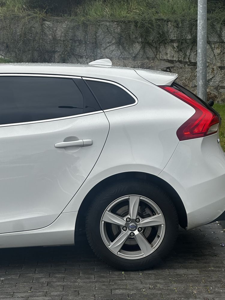 Volvo v40 D4 excelente estado