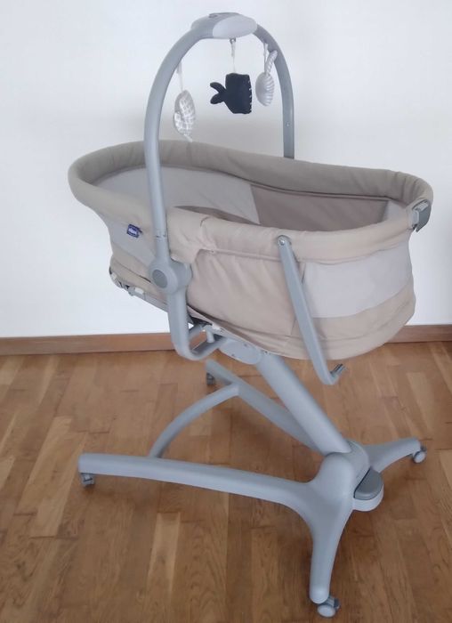Berço/espreguiçadeira/cadeira Baby Hug 4 em 1 Chicco, como novo