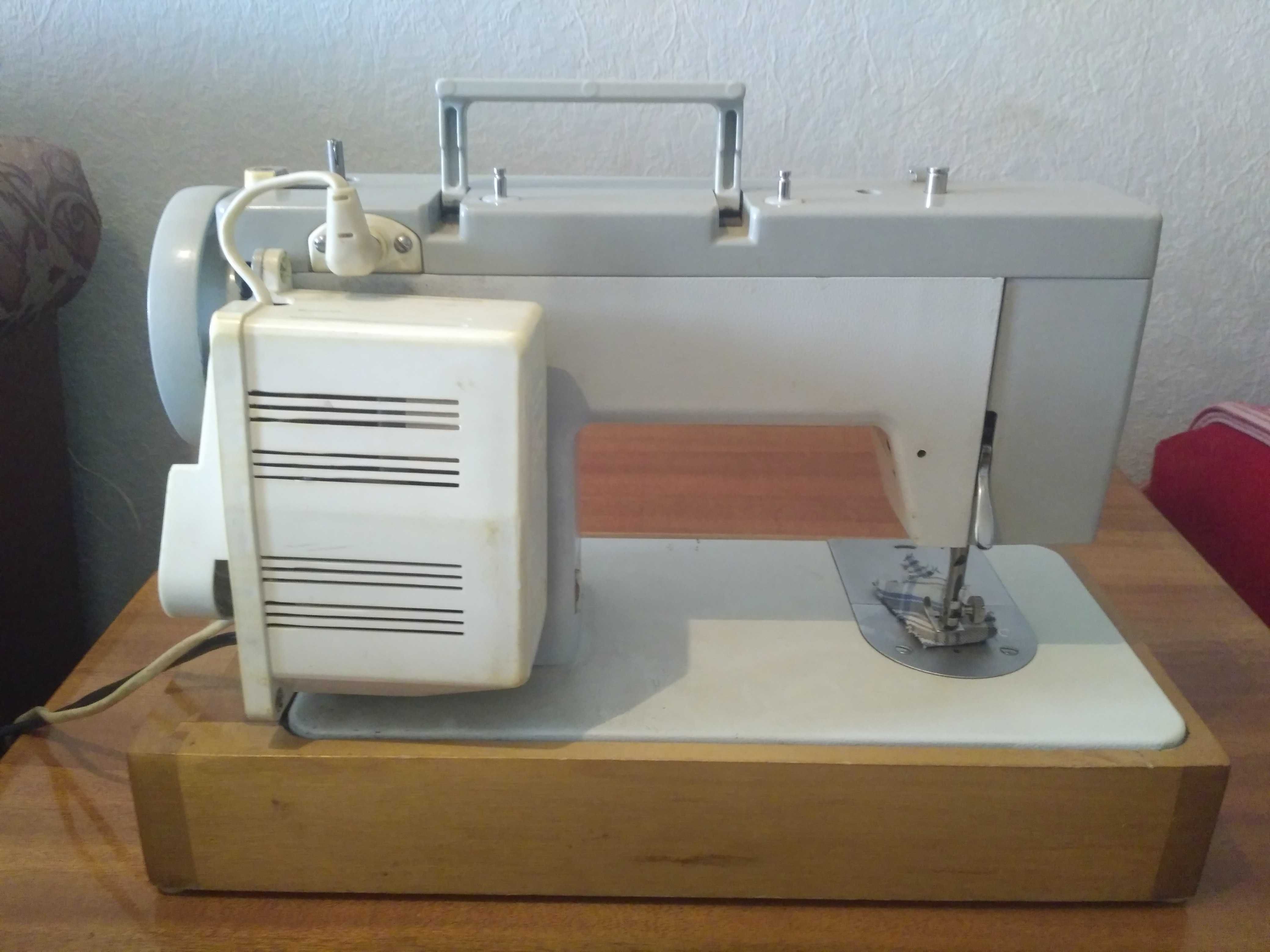 Швейная машинка Чайка 134 А с электроприводом