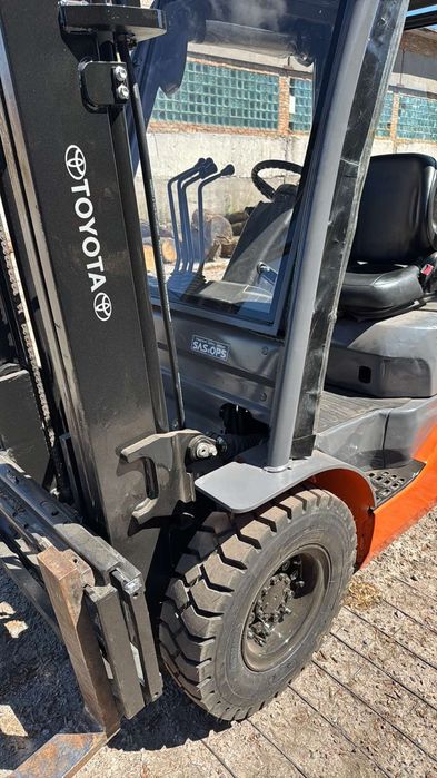 Навантажувач вилковий