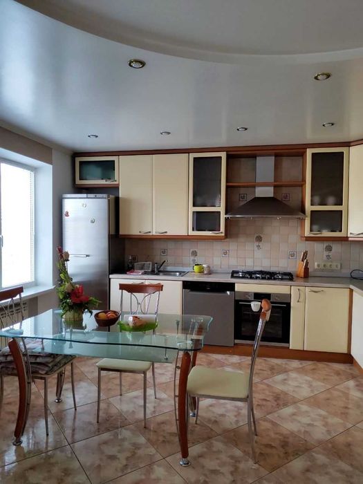 Простора 4к на просп.Георгія Гонгадзе 7, ТЦ Ретровіль