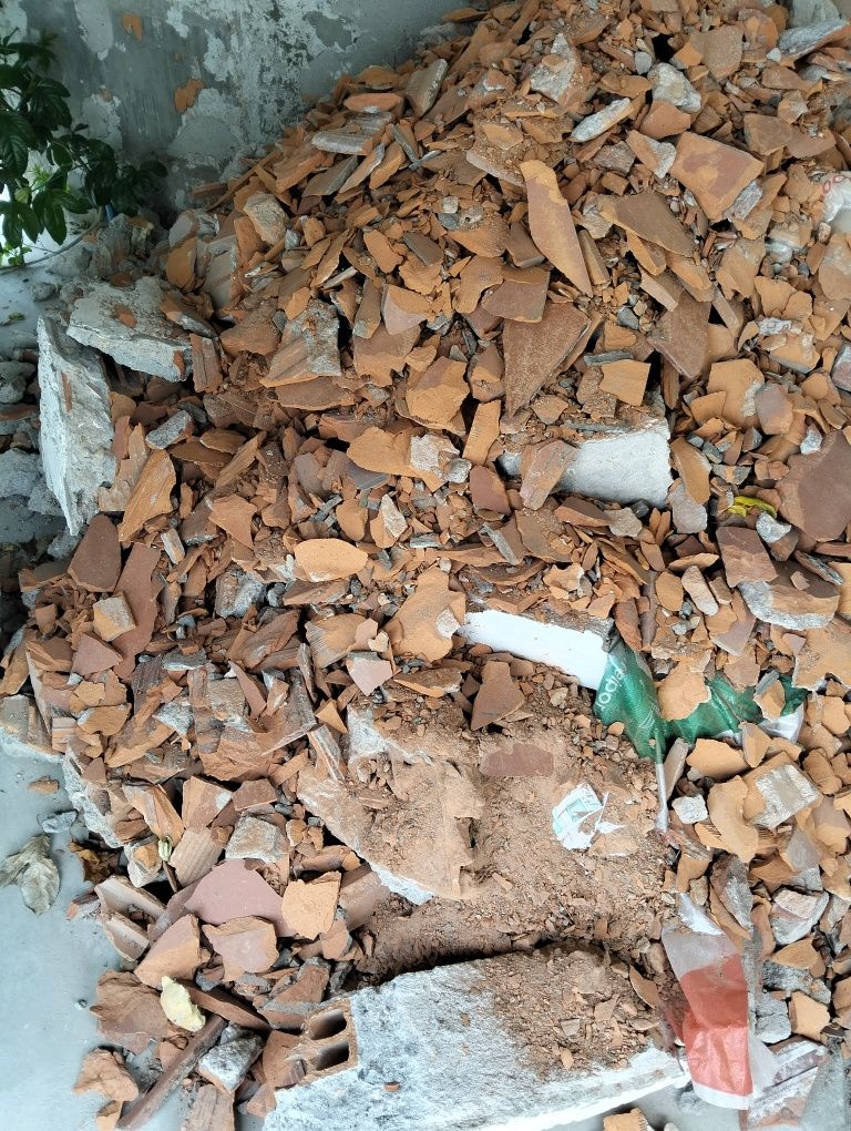 Restos obras tijolo/cimento