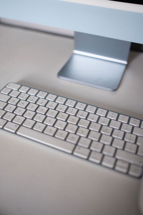 iMac 2021 24" niebieski M1 8GB RAM, 256GB pamięci