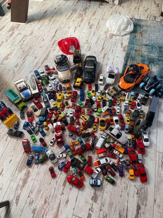 Zabawki samochodziki stan bardzo dobry ponad 200 sztuk