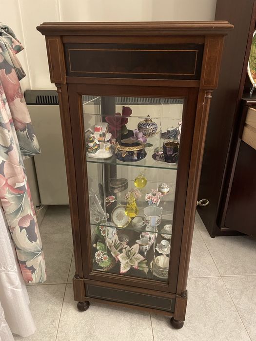 Movel de sala de jantar e mesinha cristaleira