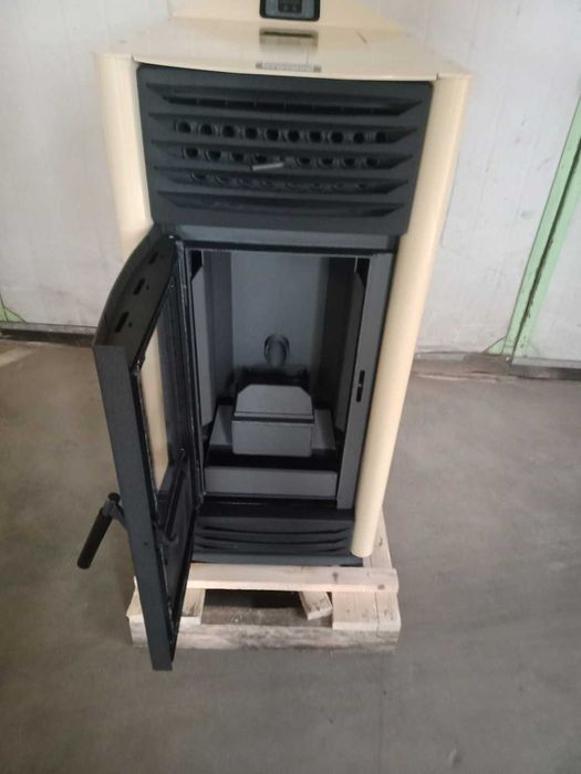 HELENA piec kominkowy, kominek na pellet 12 kW. - kremowy