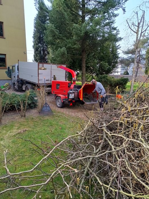 Usługi rębakiem mielenie gałęzi wycinka drzew
