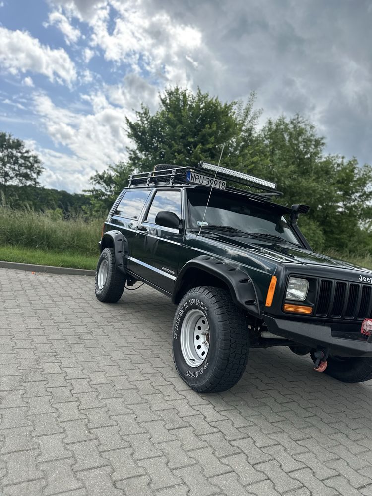 Jeep cherokee xj 2.5 bezyna 2 drzwiowy naped 4x4