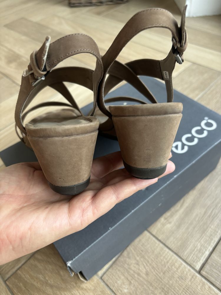 Sandały Ecco Touch 40 skora naturalna