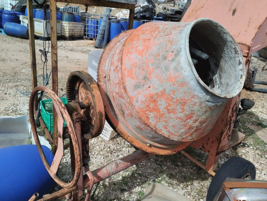 Betoneira 220 litros