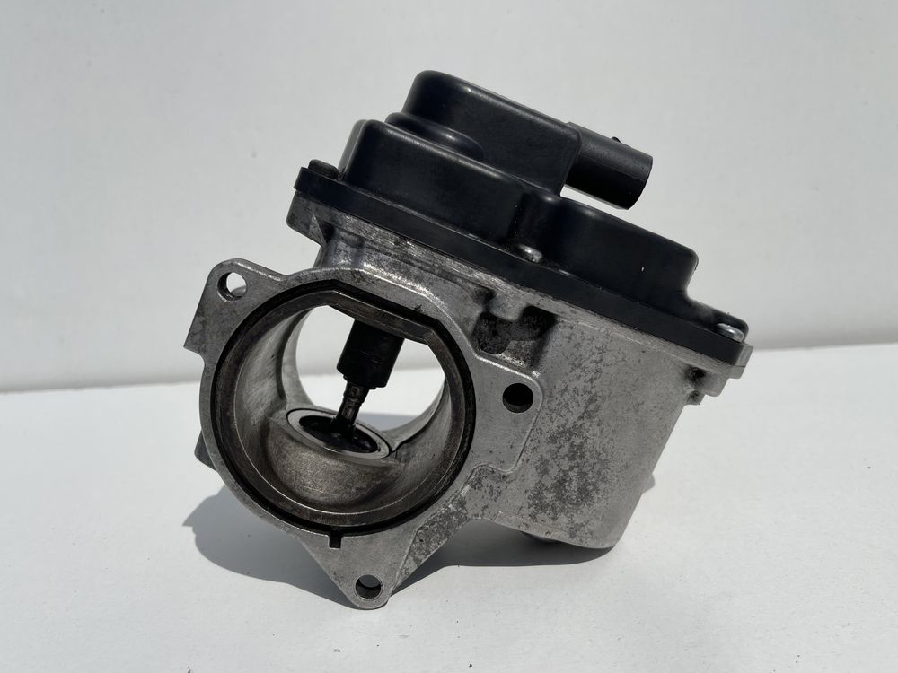 Клапан EGR Passat B6 2.0 CBA Skoda Golf клапан ЕГР Б6 03L131501E
