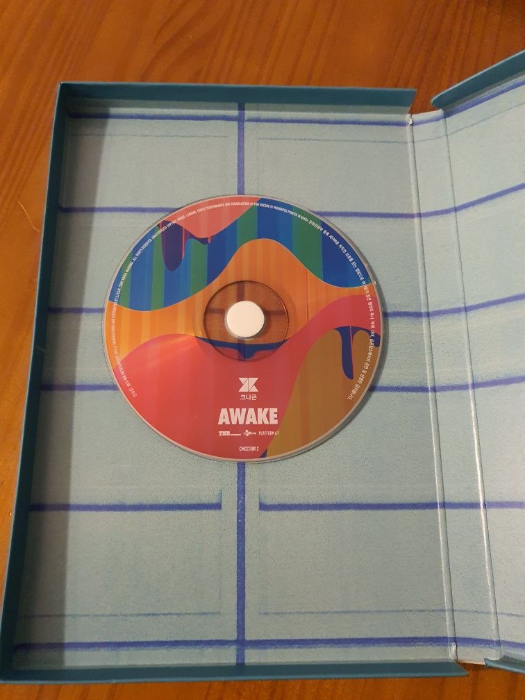 [Kpop] 1st mini album "Awake" + poster