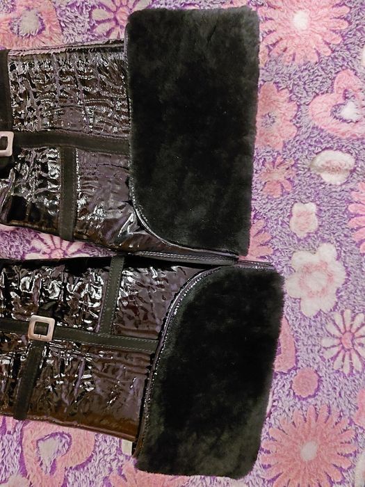 Шкіряні  лакові  чоботи.