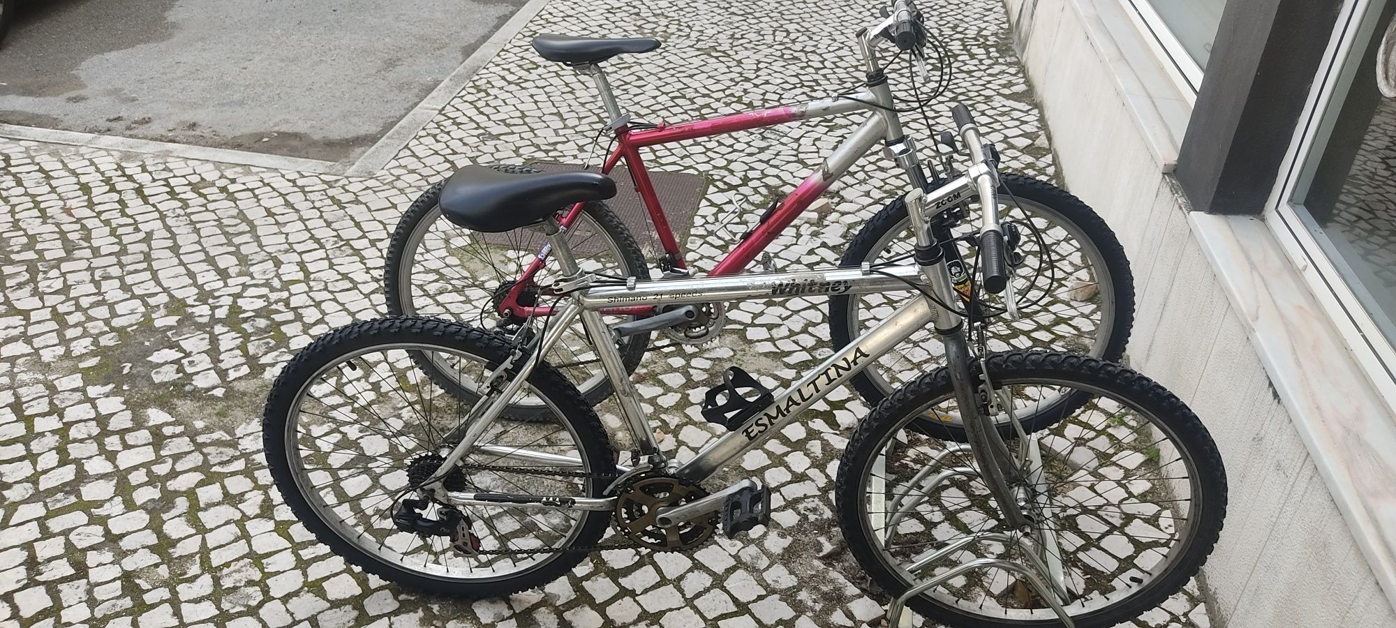 Várias Bicicletas de BTT
