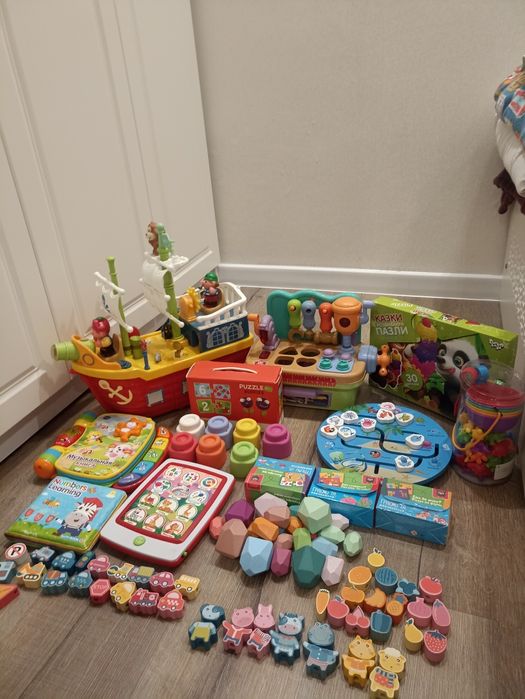 Пазли різні, дерев'яні, fisher price, іграшки