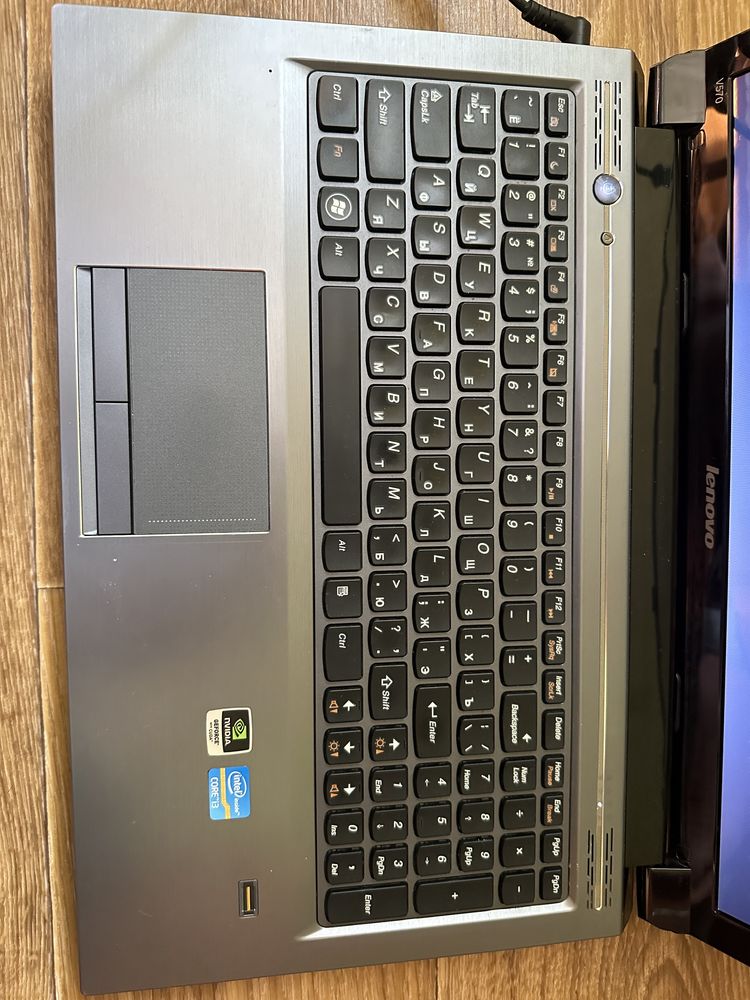 Lenovo v570 core i3