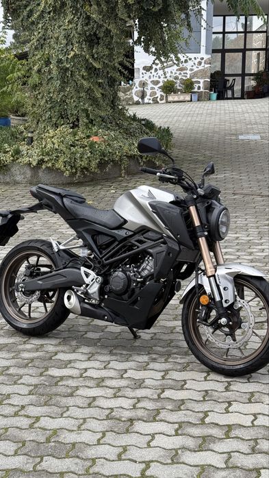 Honda cb125r prateada/dourada 2024