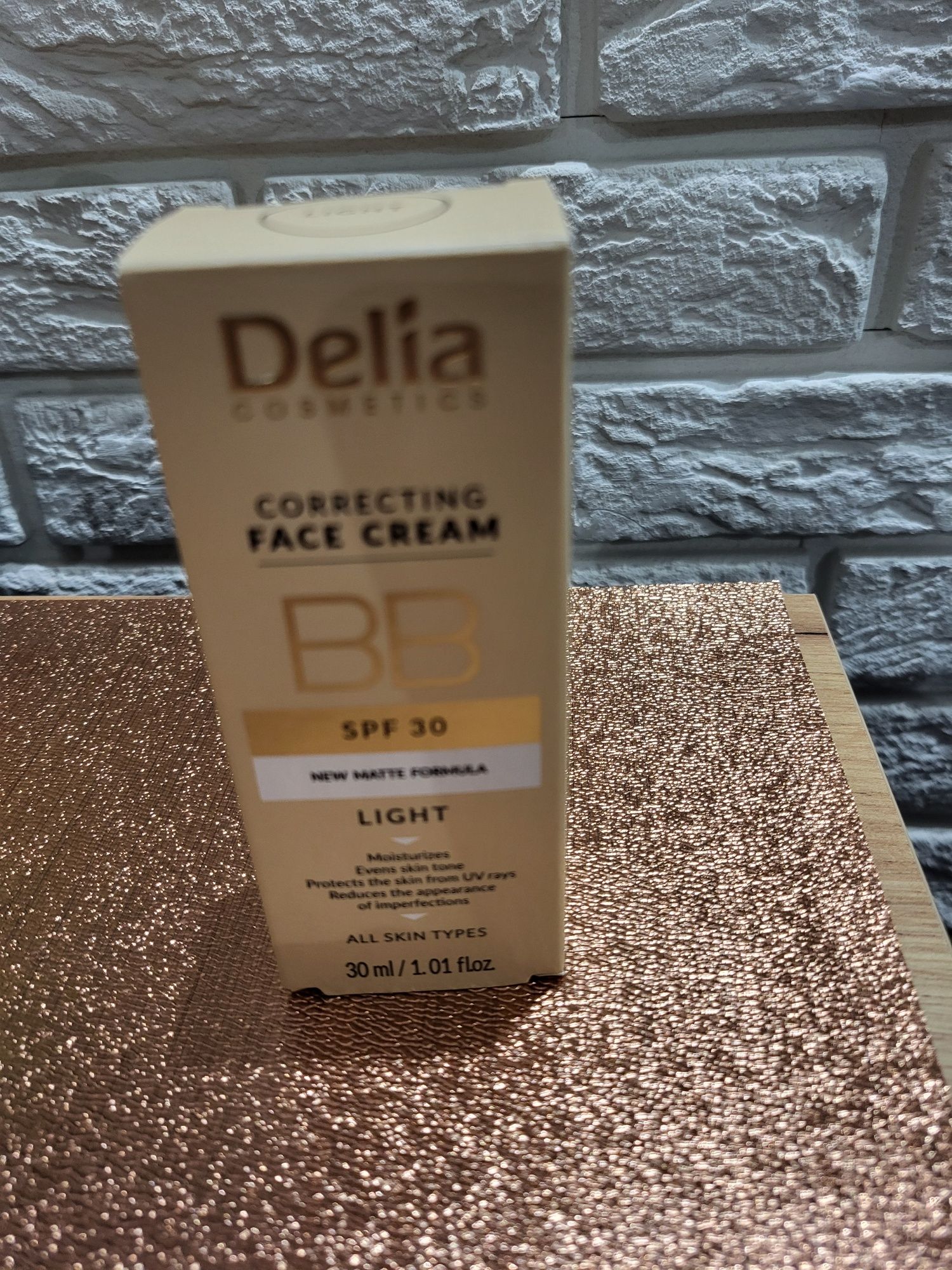 Krem BB Delia Light SPF 30