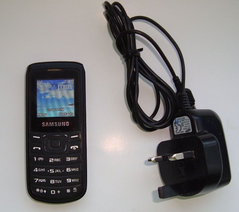 Телефон Samsung GT-E1100 английский интерфейс, русского и пр. нет.