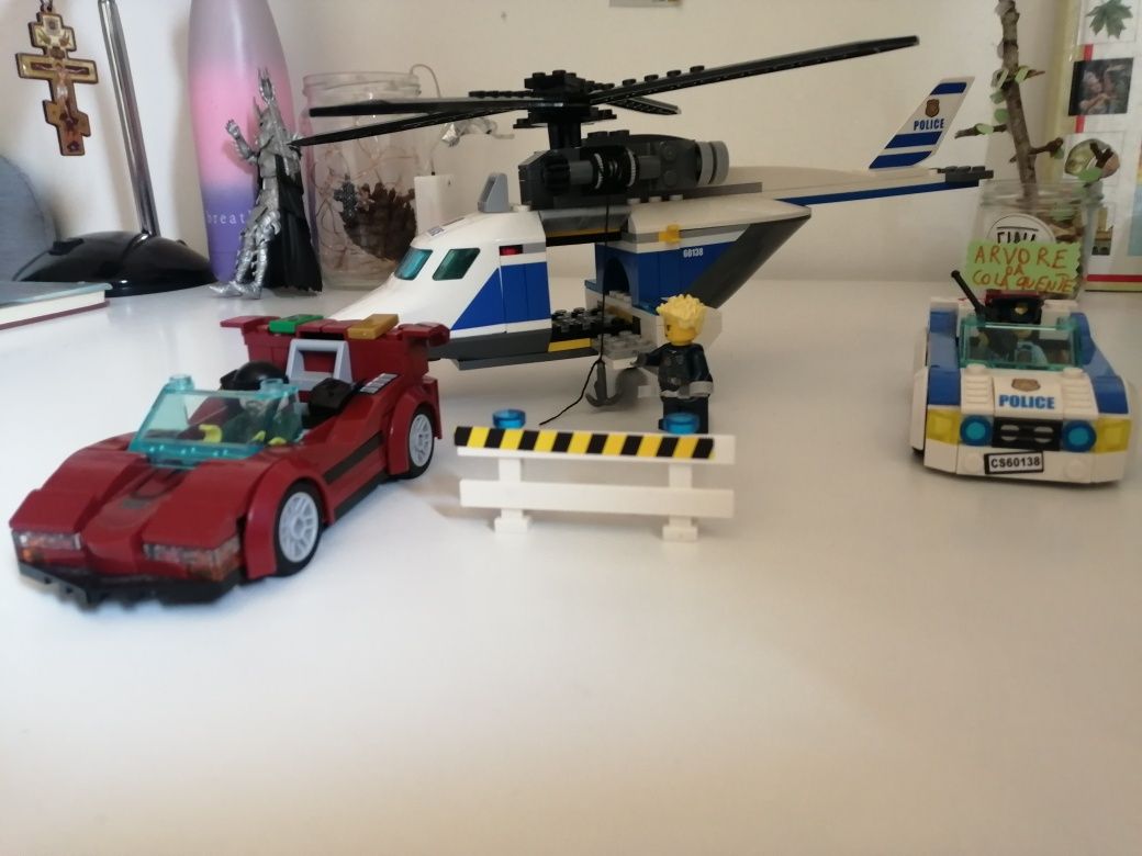 Vários Legos (carros e helicóptero)