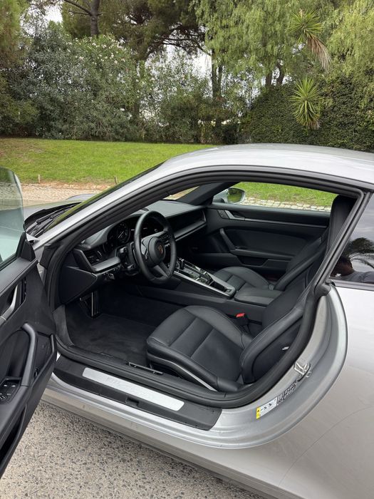 Porsche 911 Carrera (992)