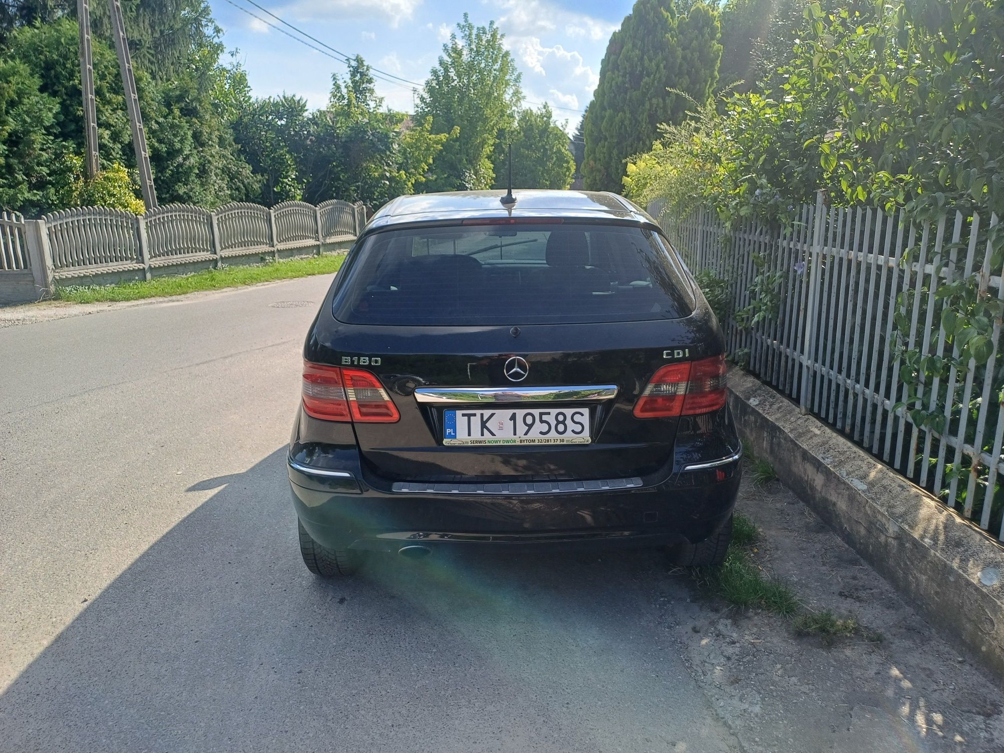 Mercedes-Benz  B180.