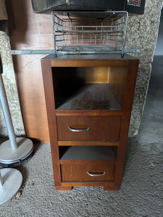 Moveis usados e com possibilidade de serem reparados para nova vida.