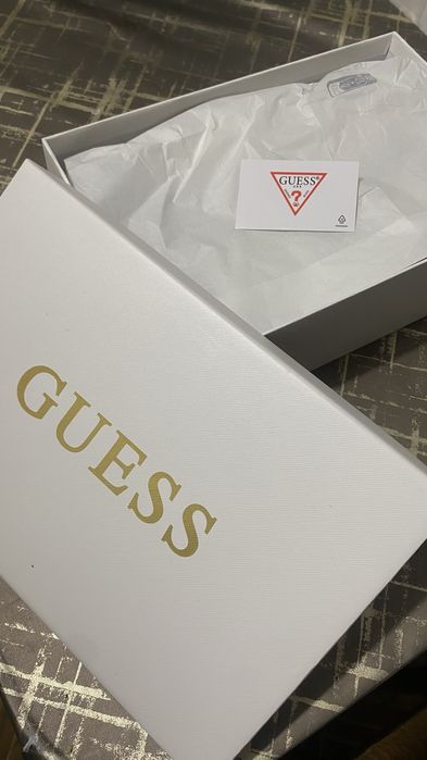 Шкіряні кросівки Guess 39 р