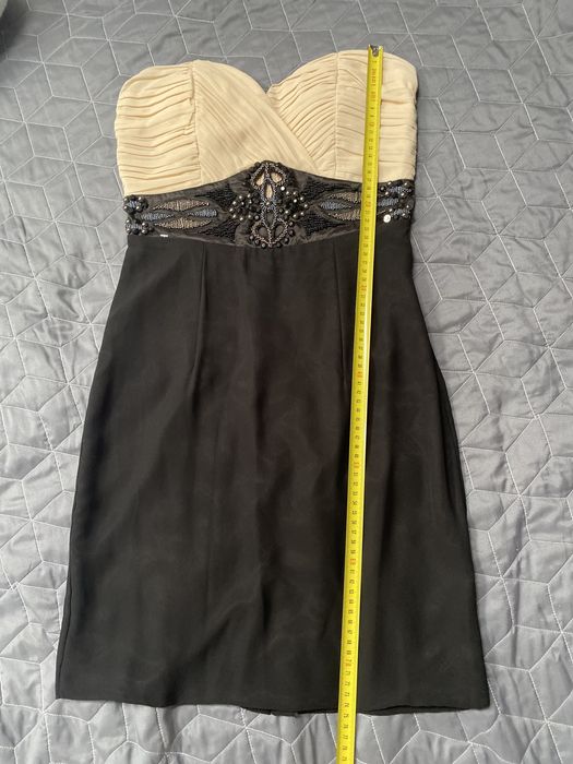 XS/S sukienka wyjatkowa bezowo-czarna efektowne zdobienia
