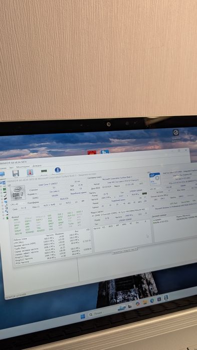 Microsoft surface book 3 13.5" i7-1065g7 16 ram 256 ssd iris plus 940